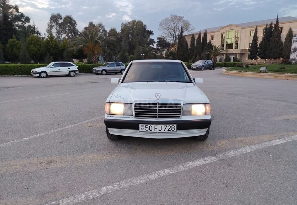 Mercedes-Benz 190 (W201): 2 l 1990 il Sedan 50-FJ-728 — Avtomobillər, Digah (2)