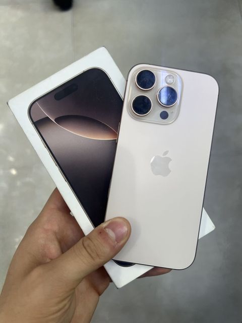 IPhone 16 Pro, 128 GB, Desert Titanium, Barmaq izi, Simsiz şarj, Face ID — Bakı