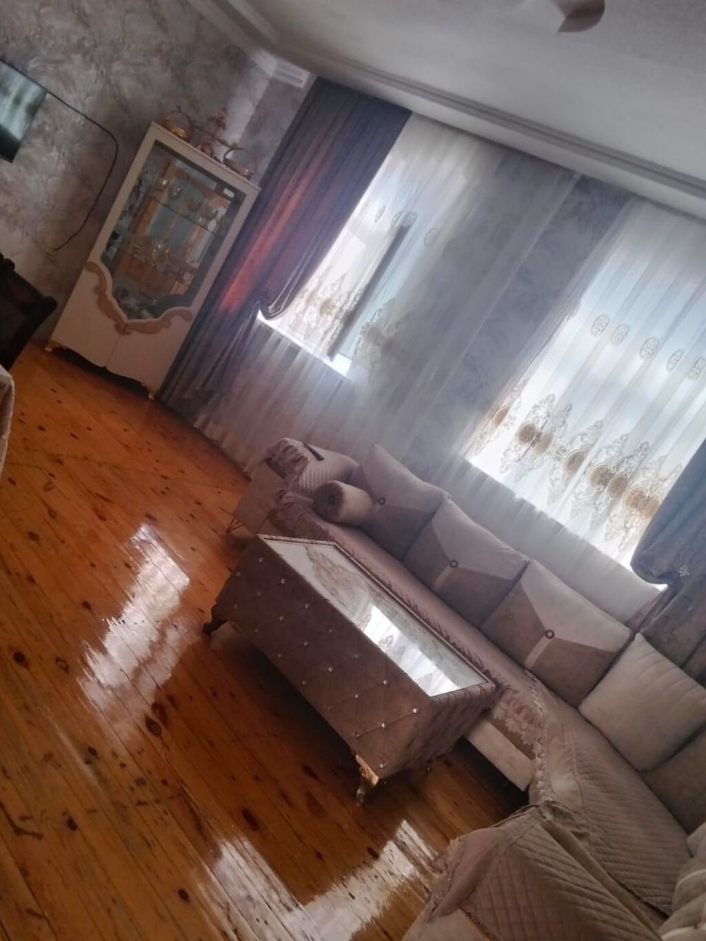 satilir.Isteyen olsa tam eṣyali yada əṣyasız saatilir qiymeti — Mənzil, Gəncə (2)