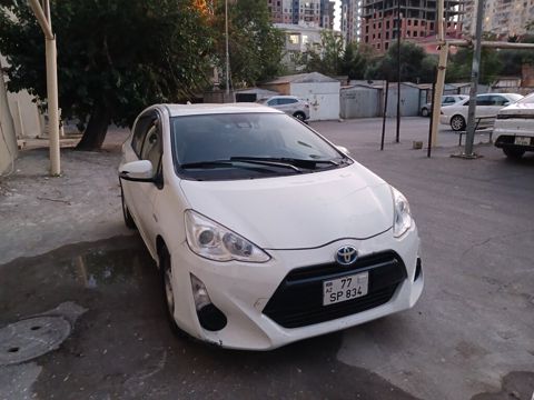 Toyota Aqua, 1.5 L, 0.9 kWh, 2016 il, 235 000 km — Bakı