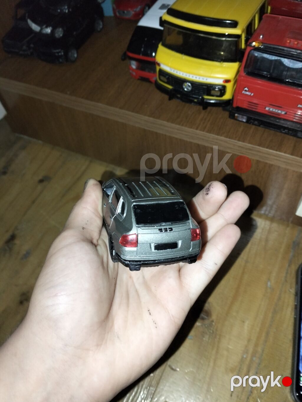 Orginal Porşe 1 36 sadəcə qabag patpres çat var oda plonkadı cəmi 10 m — Modellar, Bakı (3)