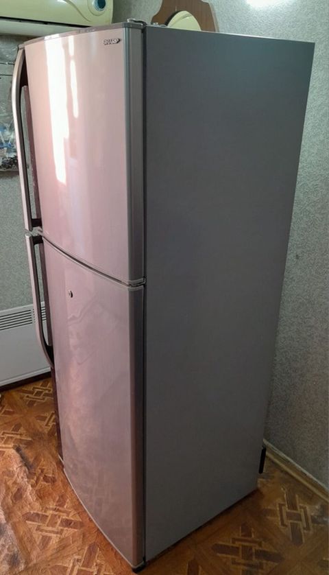 Sharp,, soyuducu.2 .kameralı.2 .qapılı. metallik rəng. 160 .sm — Bakı