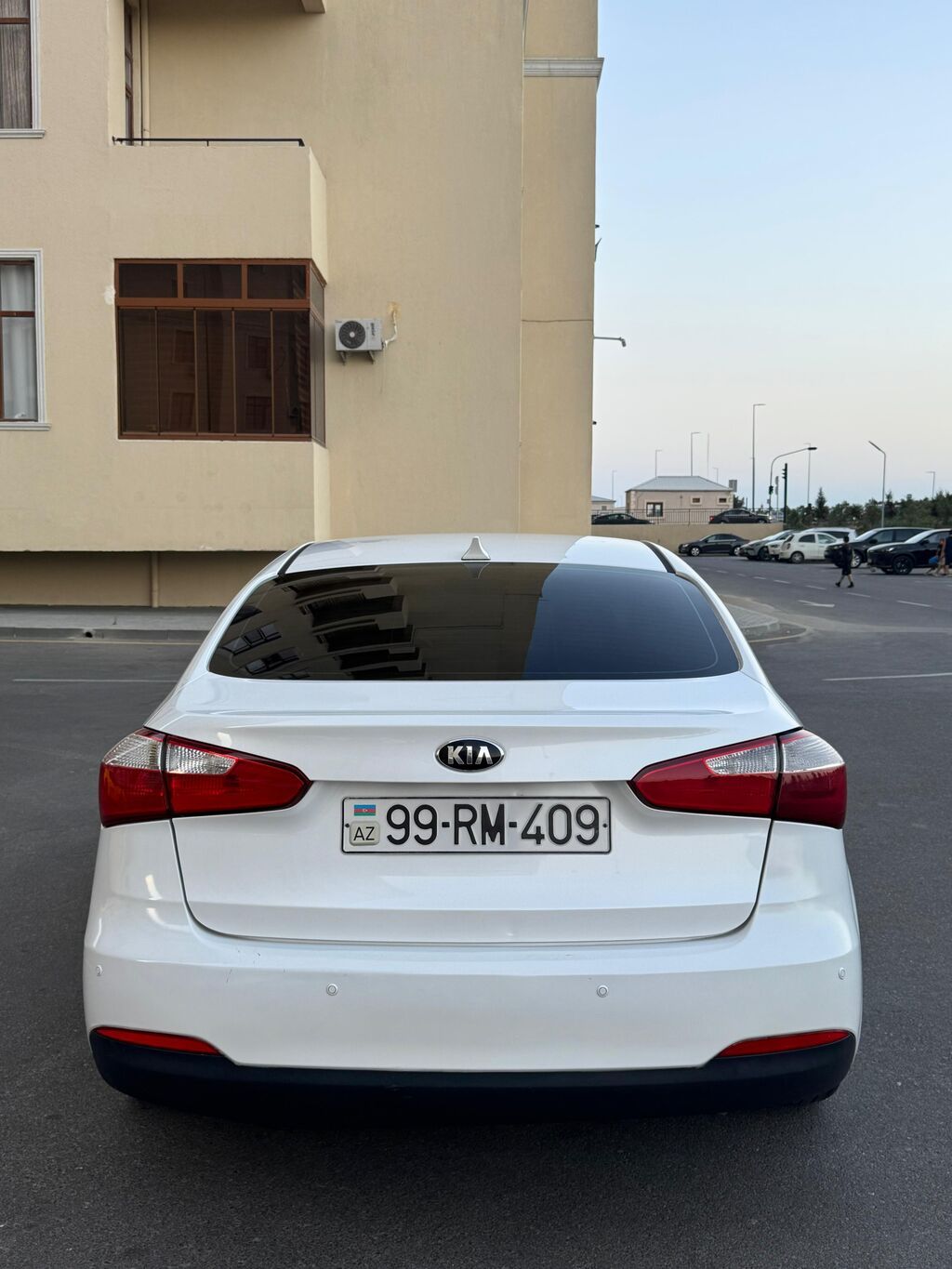 Kia Cerato (Forte) sedan, ağ rəng - Kuzov: 4 qapılı sedan, ağ rəng 99-RM-409 — Avtomobillər, Bakı (6)