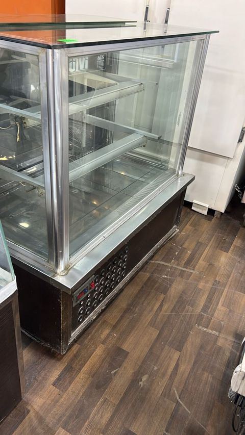 Soyuduculu vitrın (şirniyyat/qatıq/fast‑food üçün) - Şüşə vitrinli — Digah