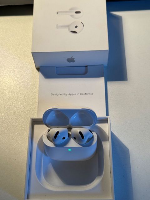 Airpods 4 original sadə Case’i tam yenidir, qulaqcıqlar çox az — Bakı