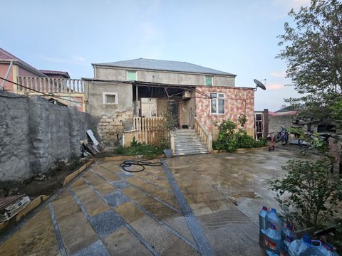 Həyət evi, Binə qəs — Bakı