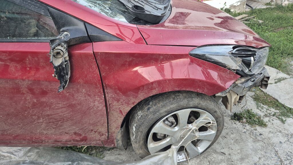 Hyundai Elantra (qırmızı) – ehtiyat hissələri üçün Avtomobildən — Digər, Xudat (3)