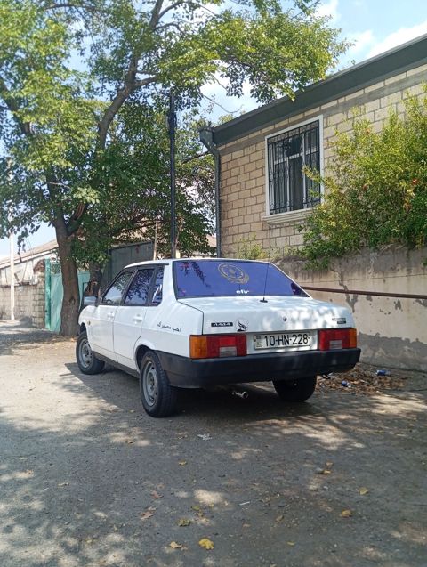 VAZ 21099 “Lada Samara” sedan - Kuzov: 4 qapılı sedan, ağ rəng — Tərtər