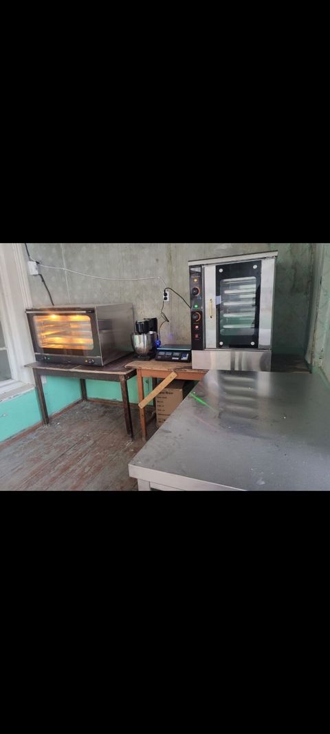 Şirniyyat avadanlığı buxar sobası 800₼.dəmir stol 80₼.Tərəzi — Gəncə