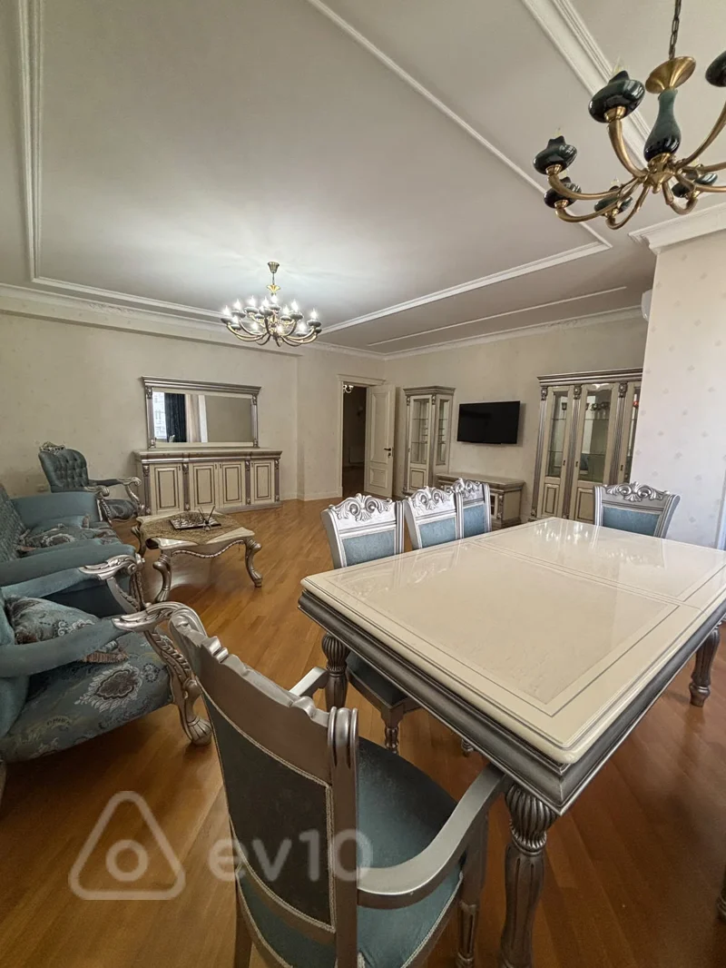 4 otaqlı mənzil, 220 m², Nizami küç — kirayə — Mənzil, Bakı