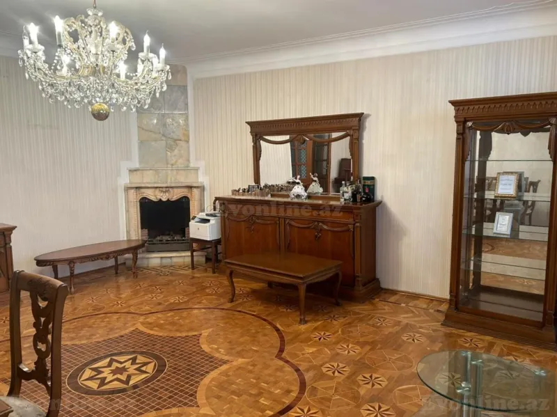 Satılır 4 otaqlı Mənzil Köhnə tikili 140 m² Bakı, Nəsimi r — Bakı
