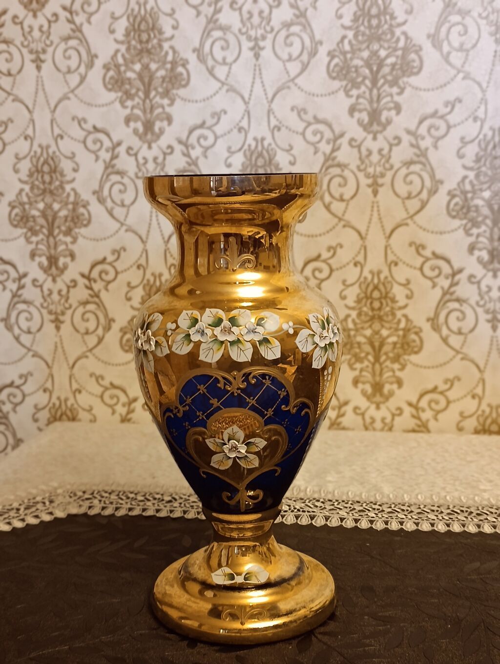 Bir vaza, Bogem şüşəsi — Vaazalar, kreslolar, süni çiçəklər, Xırdalan (2)