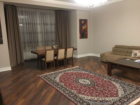 Şəhərin mərkəzində 3 otaqlı mənzil Mənzil 162 kv.m sahəyə malikdir — Bakı