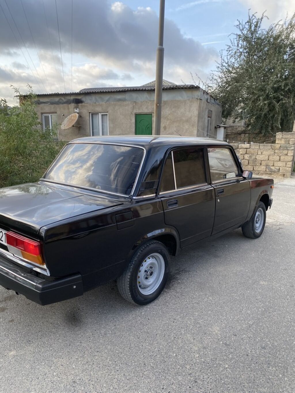 VAZ 2107, qara rəng, sedan kuzov. Texniki xüsusiyyətlər: - Benzin 77-GX-217 — Avtomobillər, Bakı (4)