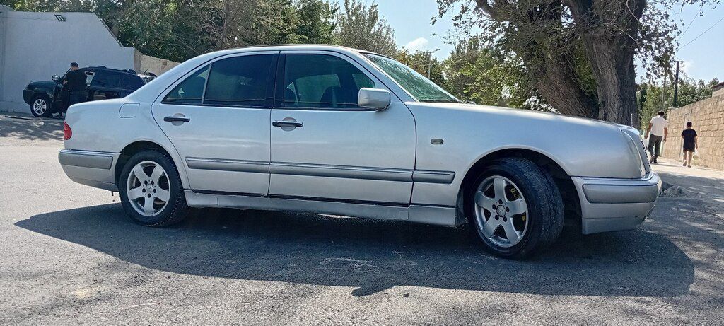 Mercedes E 220, 2.2 L, 1998 il, 749 734 km 50-EB-318 — Avtomobillər, Sumqayıt (2)