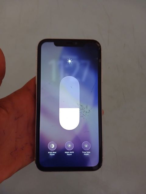 IPhone 11, Ağ, Qırıq, Barmaq izi, Face ID — Quba