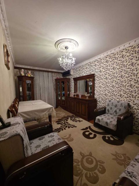 Satılır 4 otaqlı köhnə tikili 85 m² — Bakı