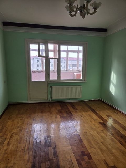 Yalnız xanimlar. Sumqayıt şəhəri .6 cı mik.ev 27. Balkon məscidə — Sumqayıt