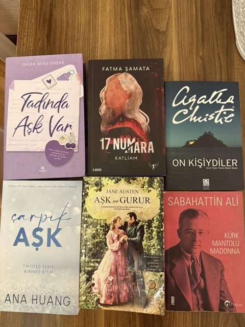 Kitablar çox səliqəlidir. Bəziləri yenidir diğərləri yenidən seçilmir — Bakı