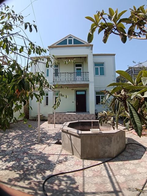 Satılır 5 otaqlı həyət evi/bağ evi 250 m² — Bakı