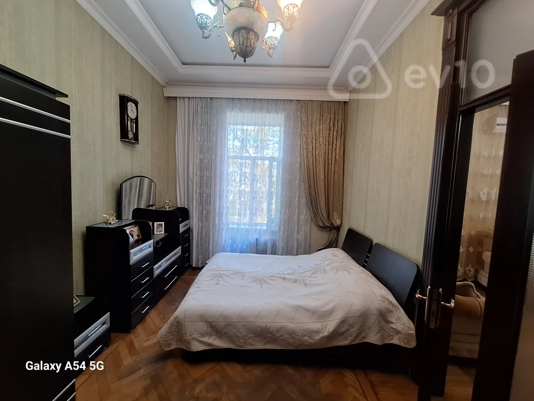 6 otaqlı mənzil, 200 m², Bülbül prospekti — Bakı
