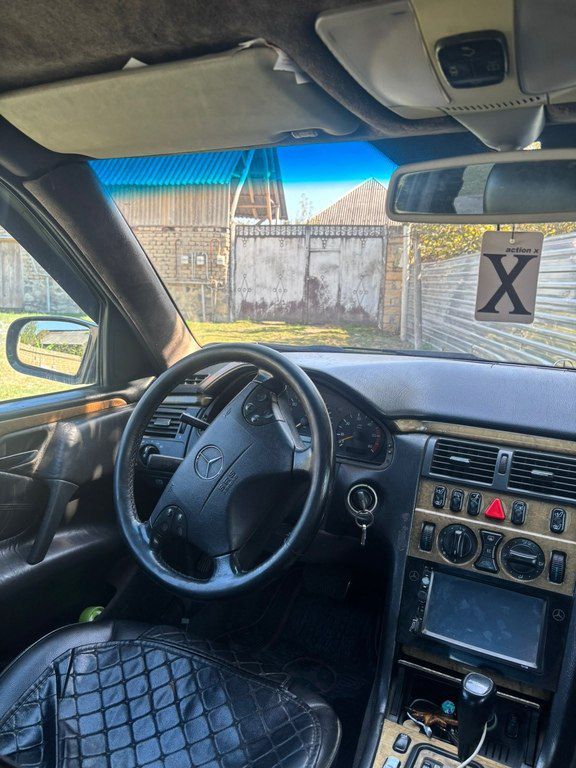 Mercedes E 220, 2.2 L, 1998 il, 100 000 km 99-CS-562 — Avtomobillər, Oğuz (9)