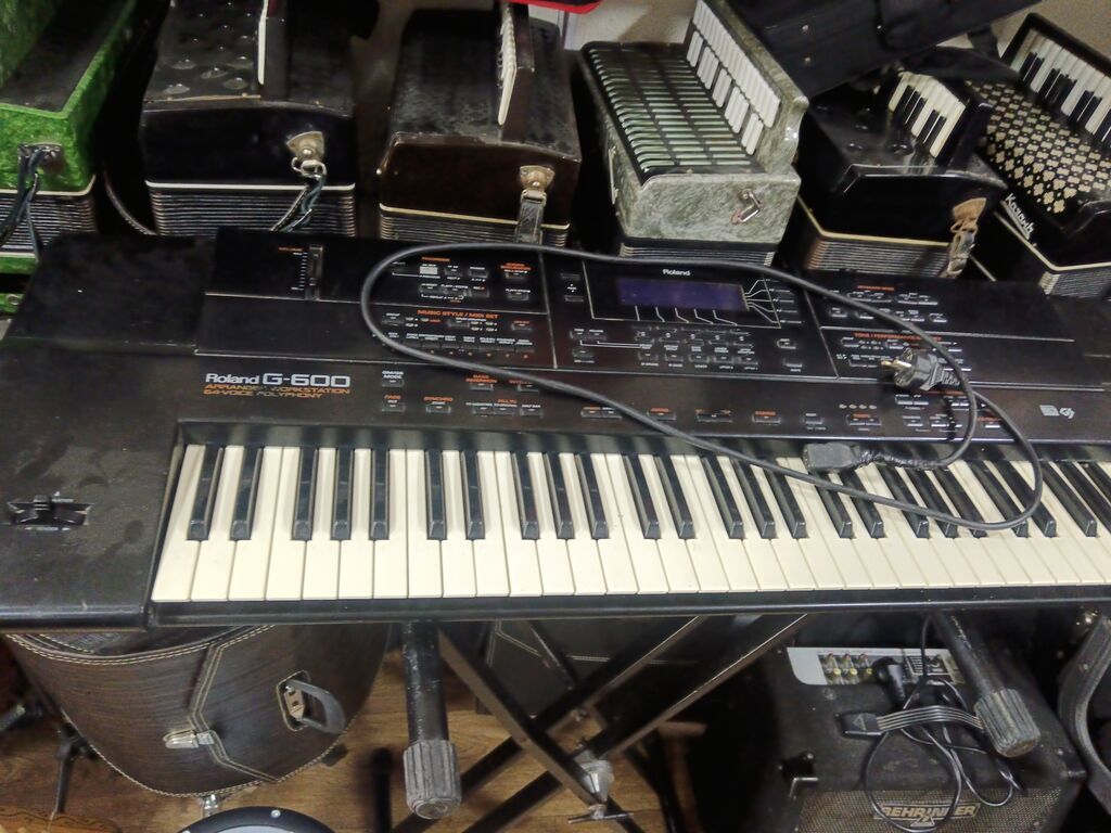 Roland 600 milli ritmləri var — Pianino və digər klaviş alətləri, Bakı