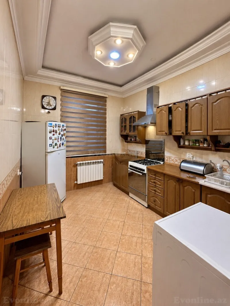 Satılır 3 otaqlı Mənzil Köhnə tikili 74 m² Bakı, Nərimanov r., Nəriman Nərimanov m — Mənzil, Bakı (3)