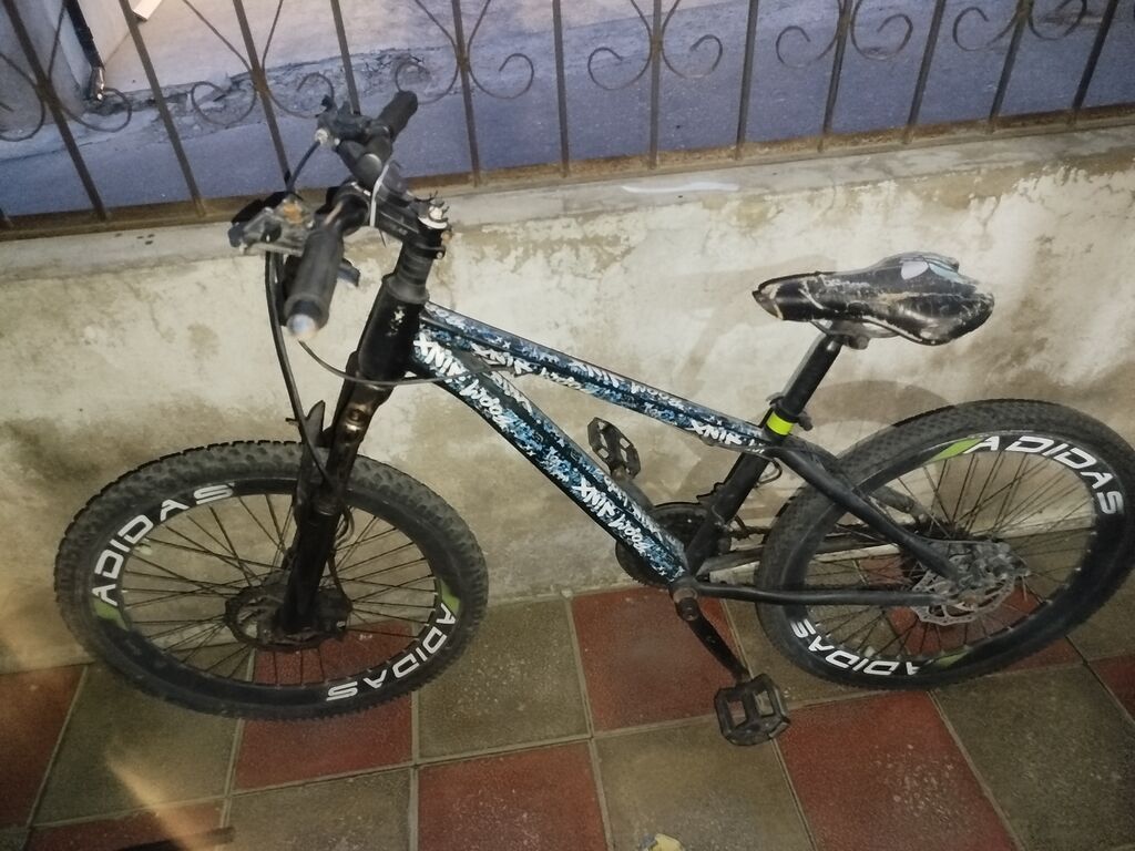 Velosiped 24 lükdür.Men sürmürem deye satiram. sekilde — Dağ velosipedləri, Bakı (2)