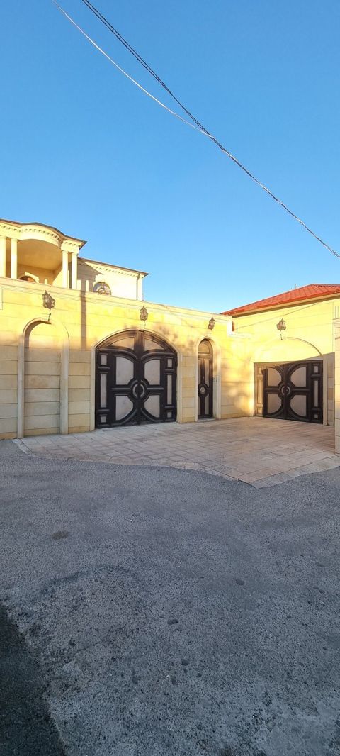 Satılır 10 otaqlı həyət evi/bağ evi 800 m² — Bakı