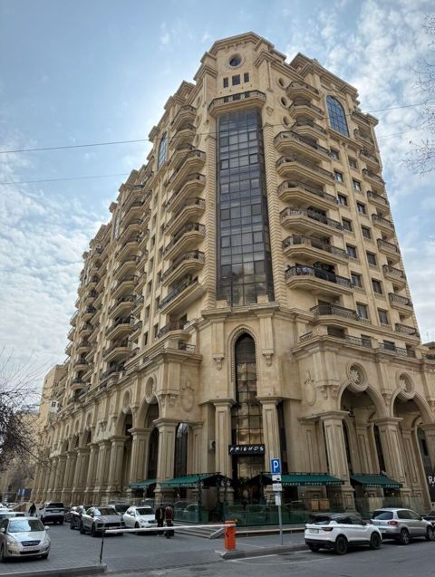 Satılır 4 otaqlı yeni tikili 229 m² — Bakı