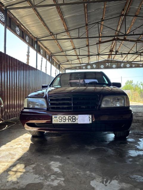 Mercedes-Benz C-Sinfi (W202) sedan - Rəng: tünd albalı/bordo - Kuzov — Saatlı