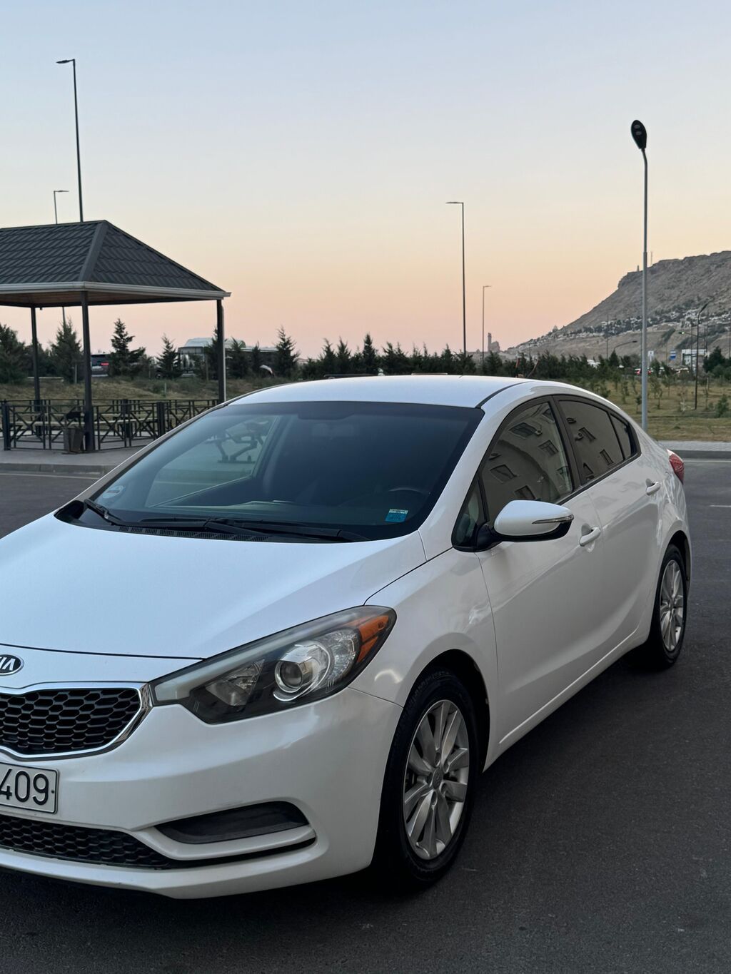 Kia Cerato (Forte) sedan, ağ rəng - Kuzov: 4 qapılı sedan, ağ rəng 99-RM-409 — Avtomobillər, Bakı (5)