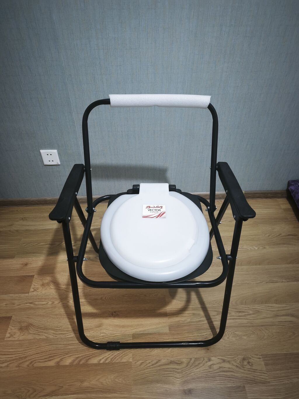 Portativ tualet kreslosu (komod) - Geniş, sabit metal karkas – qara — Sanitar kresloları, Mehdiabad (5)