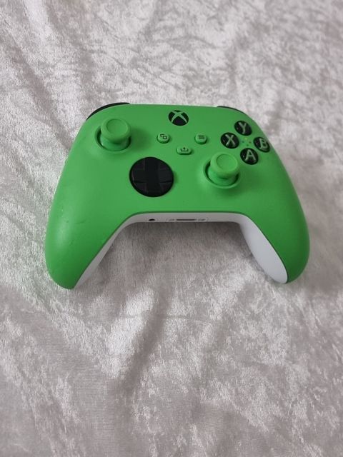 Xbox Controller + PowerA şarj stendi — Bakı