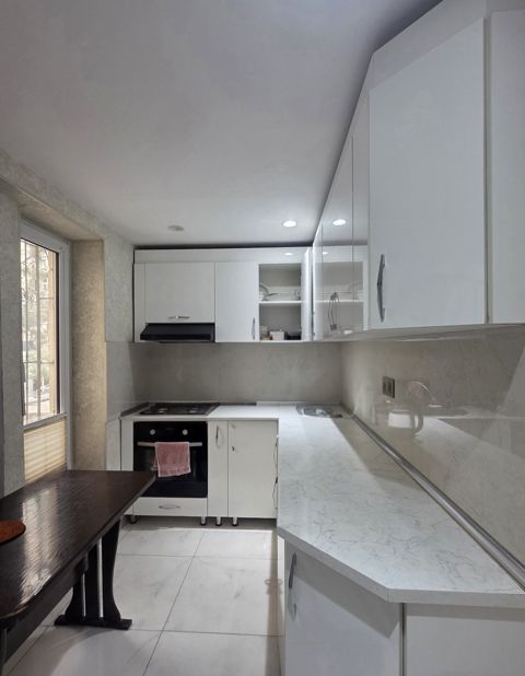 Satılır 3 otaqlı köhnə tikili 70 m² — Bakı