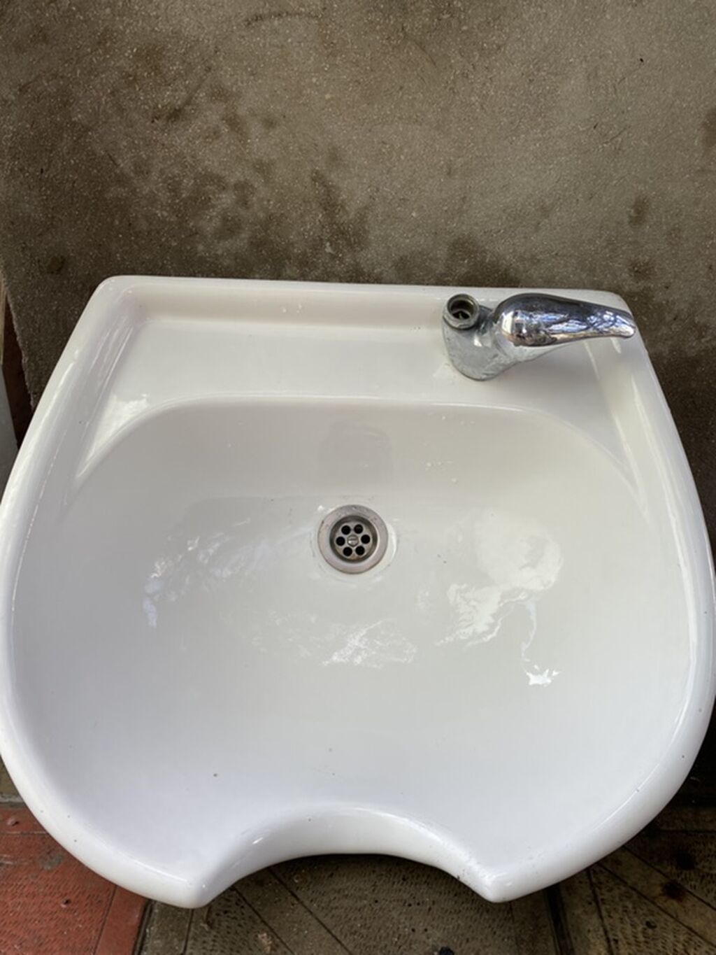 Salon moydadiri az istifade edilib hec bir yerinde deffekt yoxdur — Lavabolar, Masazır (4)