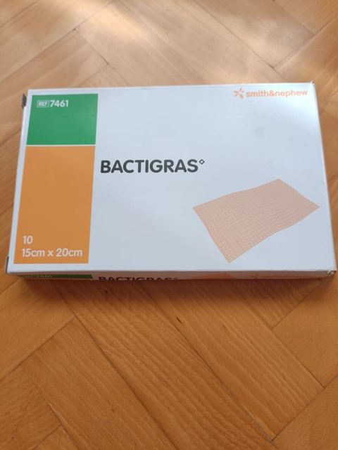Smith & Nephew Bactıgras – antibakterial tərkibli yara örtüyü — Bakı