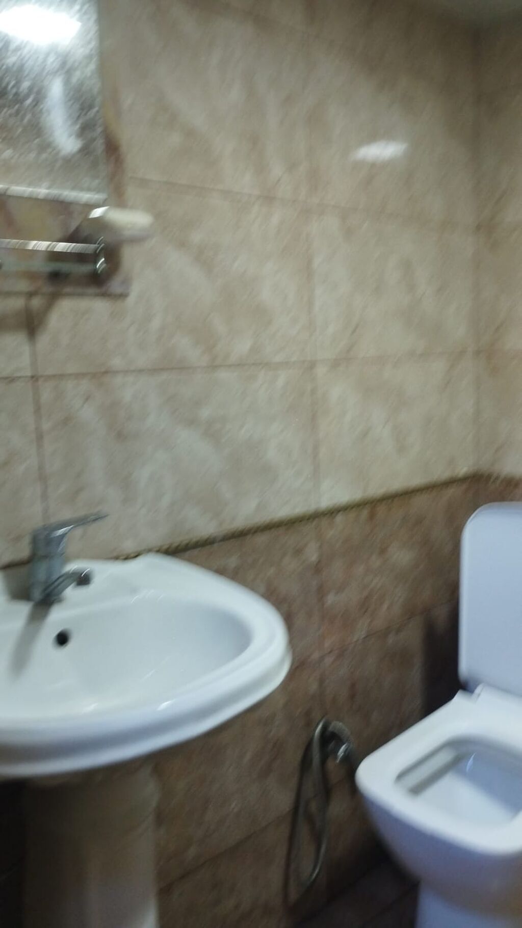 Kirayə otaq – mebellə təmin olunmuş metro İnsaatcilara yaxin Gizlara — Mənzil, Bakı (8)