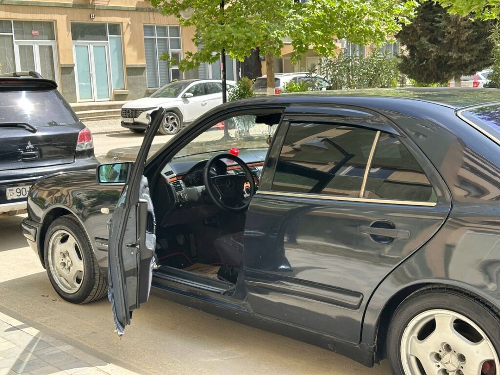 Mercedes-Benz E 320: 2 l 1996 il Sedan 20-ED-498 — Avtomobillər, Bakı (10)