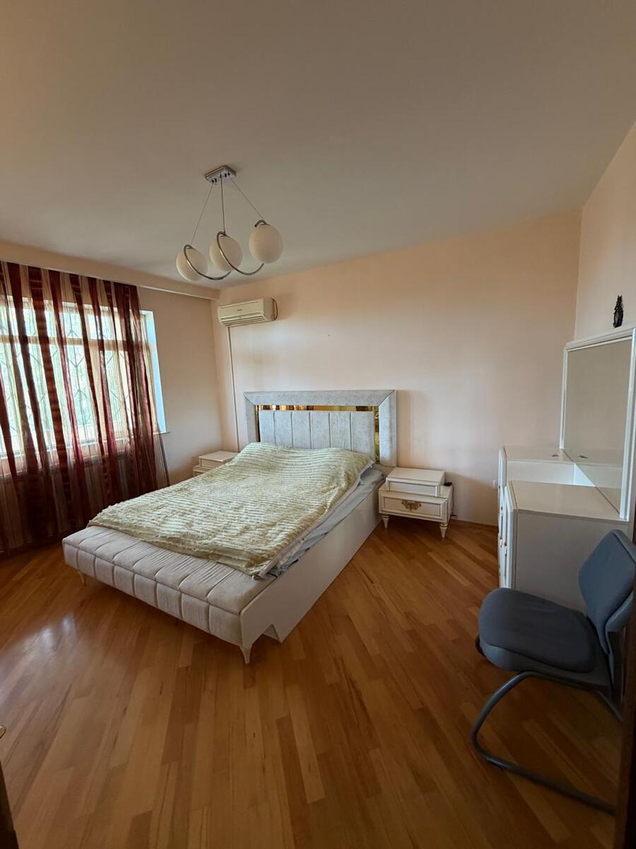 Satılır 6 otaqlı həyət evi/bağ evi 330 m² — Ev, villa, Bakı (11)
