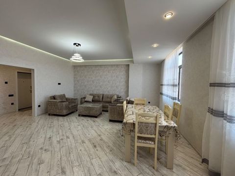 Yalniz telebe qizlara verilir. Ev SDU nin 3 cu korpusunun yaninda 1 — Sumqayıt