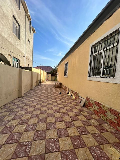 Satılır 4 otaqlı həyət evi/bağ evi 400 m² — Bakı