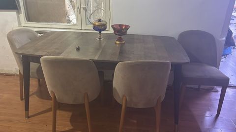 Masa dəsti satılır 300₼. 6 oturcağı var.Ünvan Nəsimi. 3808. Fatimə99 — Digah