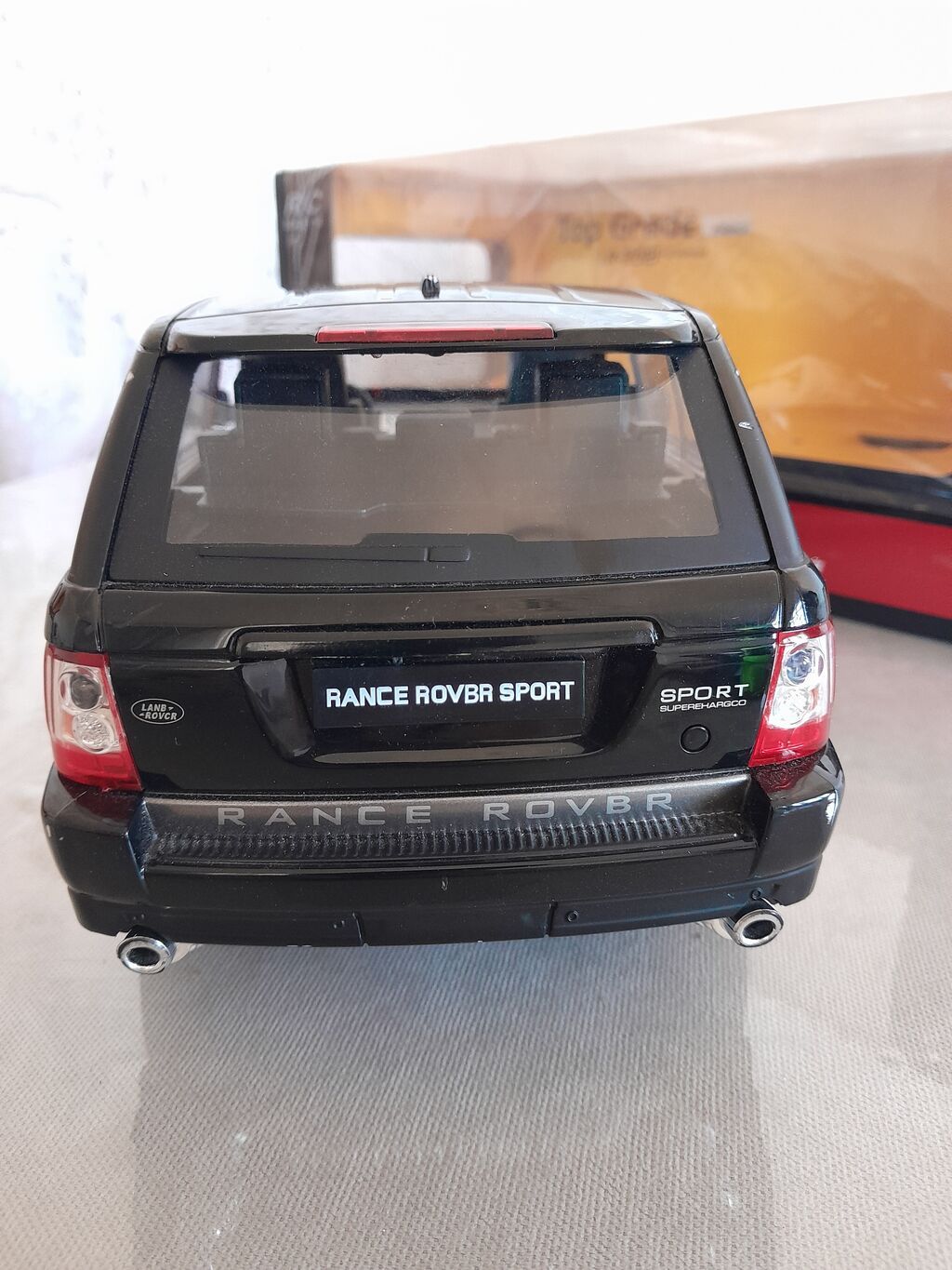 Range rover 1:14 ölcudur. Plastikdir, evveler pultu masin olub — Modellar, Bakı (3)