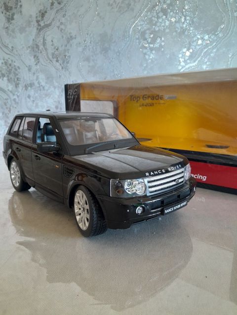 Range rover 1:14 ölcudur. Plastikdir, evveler pultu masin olub — Bakı