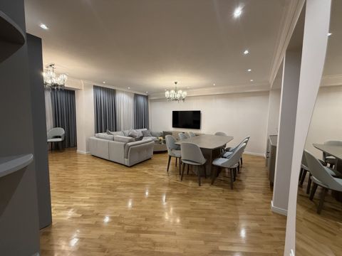 Satılır 4 otaqlı köhnə tikili 120 m² — Bakı