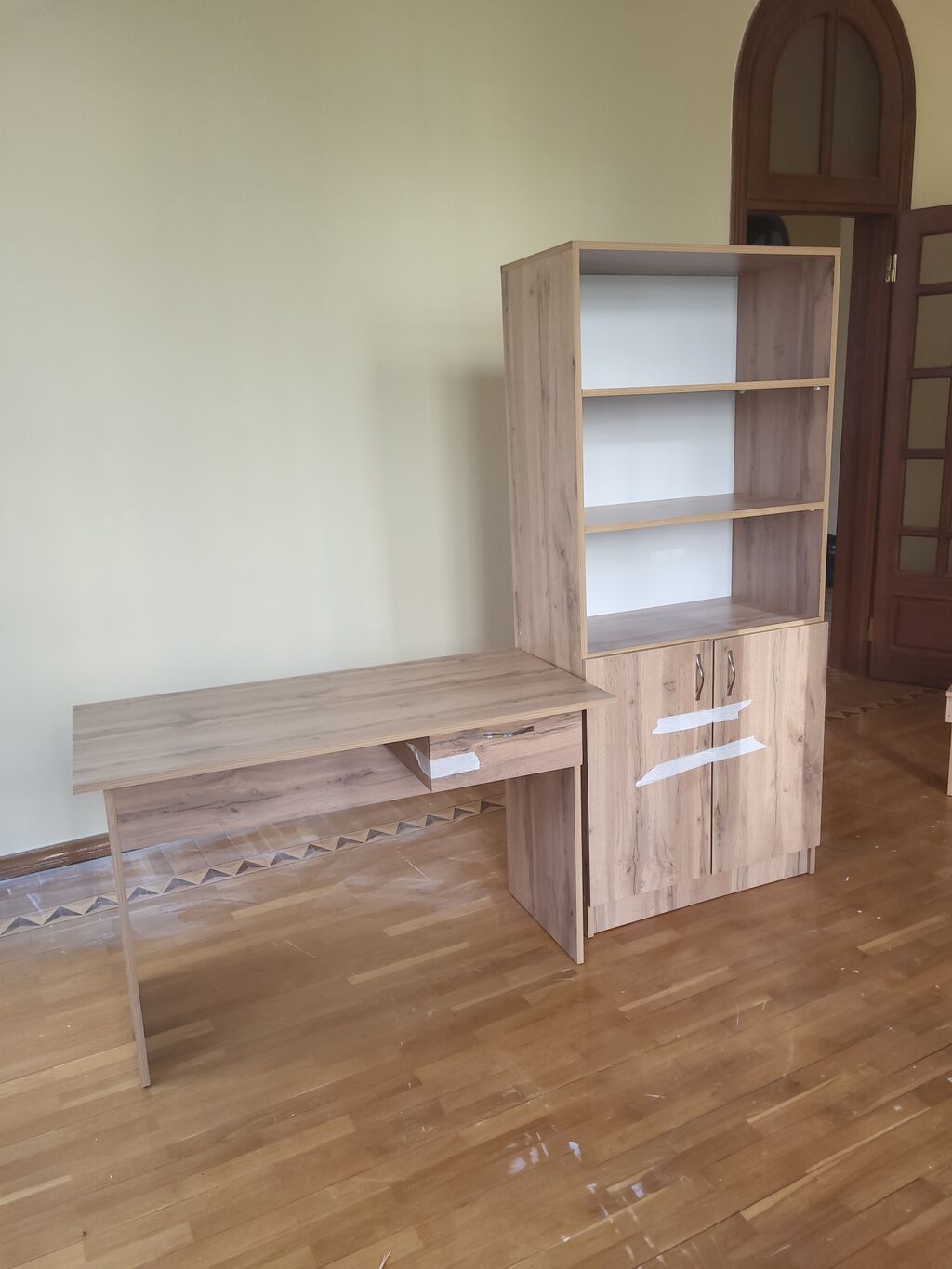 Ofis/mebel dəsti – iş masası və kitab şkafı - Material: ağac naxışlı — Ofis mebeli, Bakı (2)