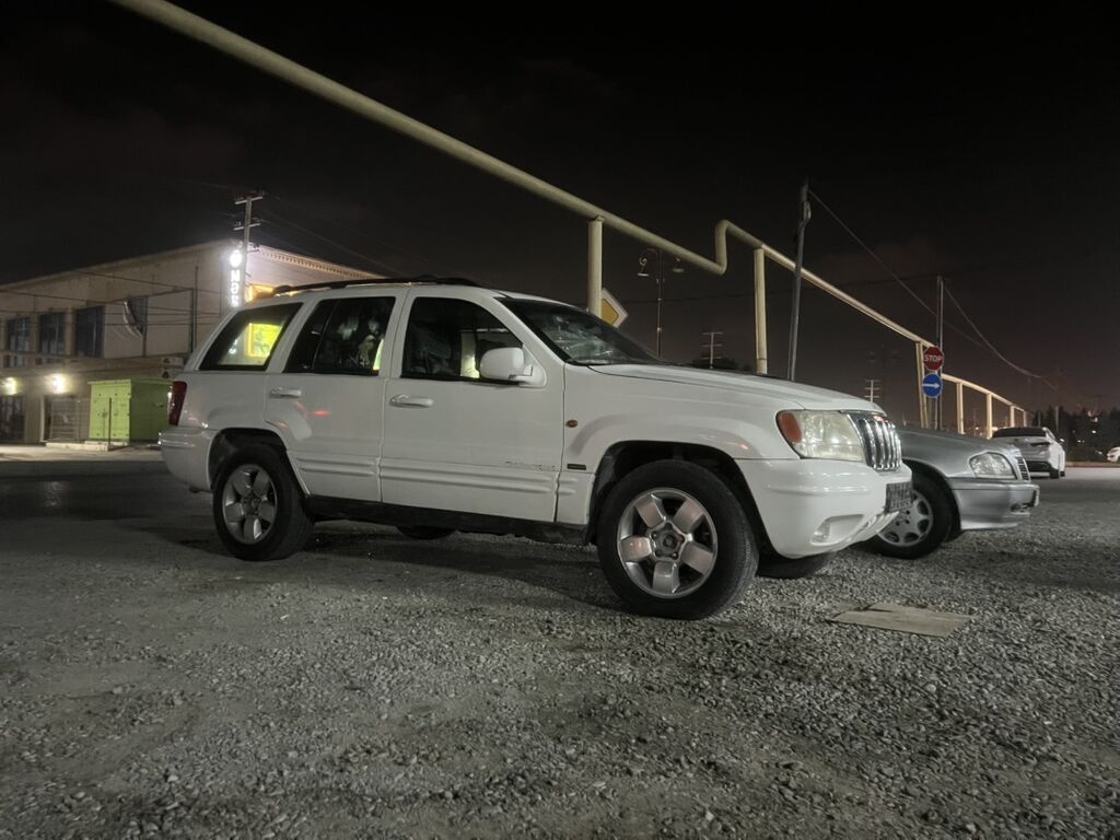 Jeep 17 lik diski təkər satilir kampilek çatsiz sivarkasizdir — Avtomobillər, Bakı