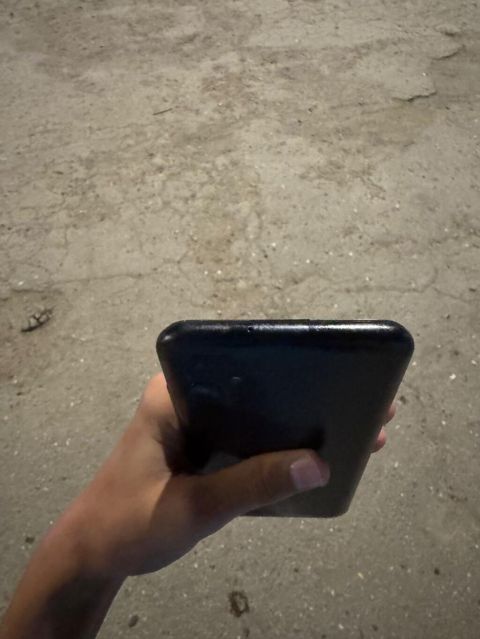 Ağıllı telefon - Rəng: qara - Korpus: yuvarlaq kənarlı, birləşmiş — Bakı